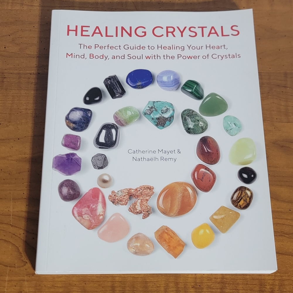 Healing Crystals: The Perfect Guide to Healing Your Heart, Mind,‎ Body, and Soul